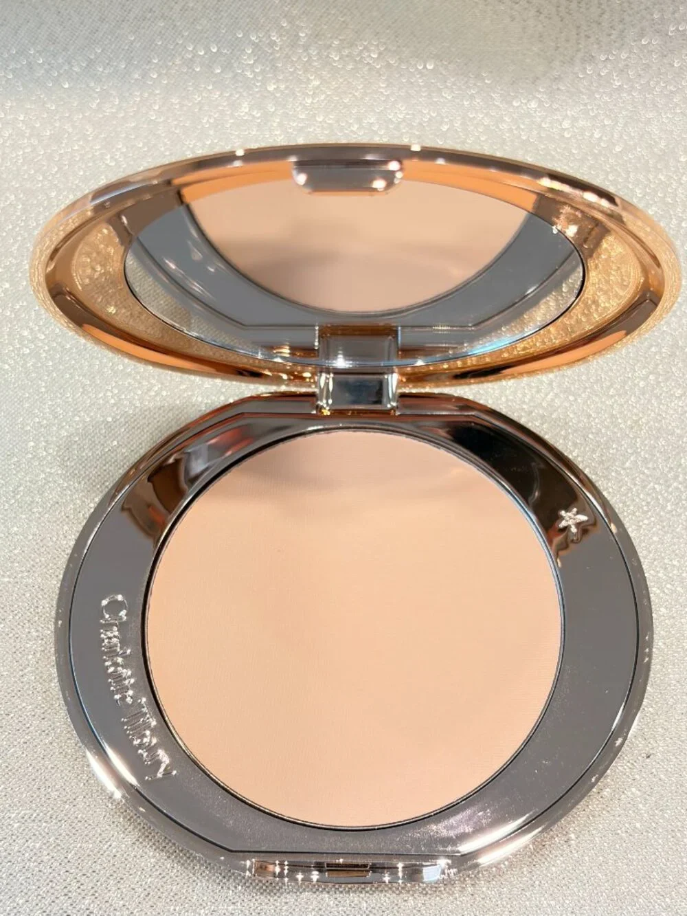Charlotte Tilbury Airbrush Flawless Finish Setting Powder- Medium